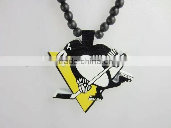 Cheap price custom Eagle good wood acrylic necklace