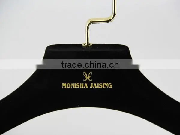 hot sale red plastic clothes hanger coated with velvet with golden clips