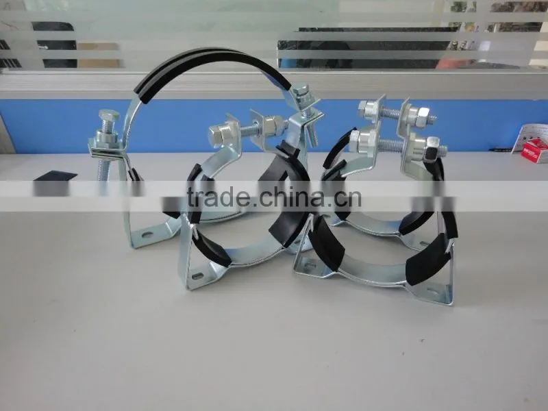 Accumulators and gas bottles mounting clamp