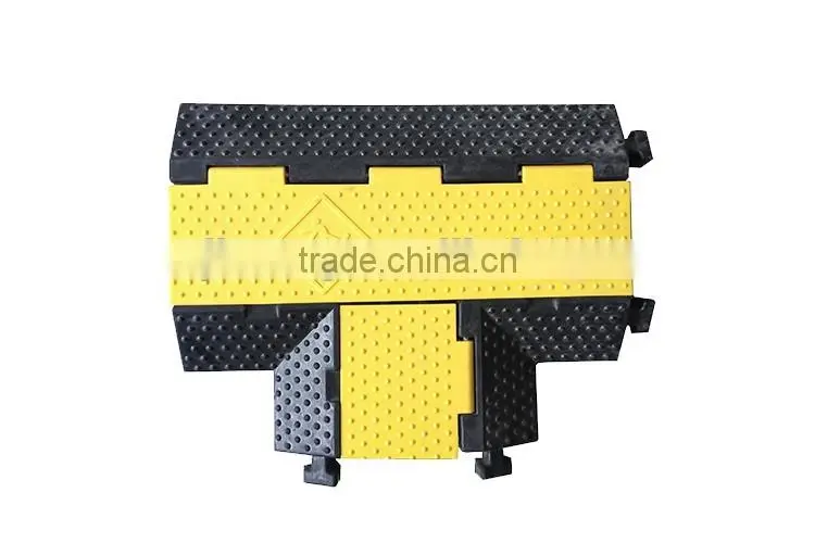 Lower Factoty Price 985*295*50mm Soft Flexible 3channels Rubber heavy duty cable protector