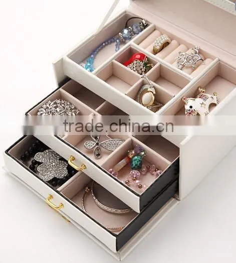 White Leather Jewelry Box,Cosmetic Jewelry Travel Case, Lock Jewelry Storage Case Organizer