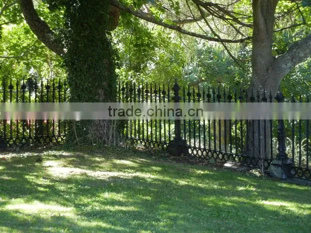 2012 Top-selling modern handmade iron fence for garden