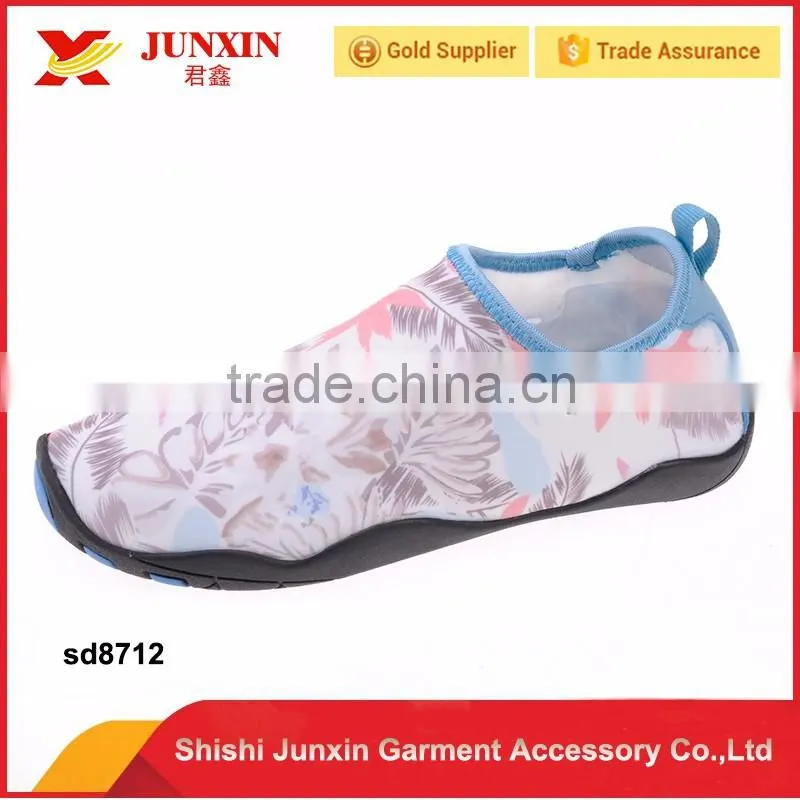 OEM and custom beautiful water proof beach water walking shoes