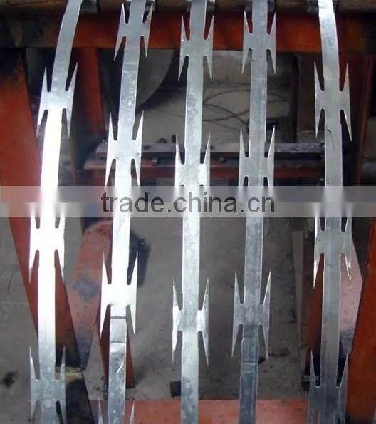 wholesale CBT-65 hot-dipped galvanized razor barbed wire