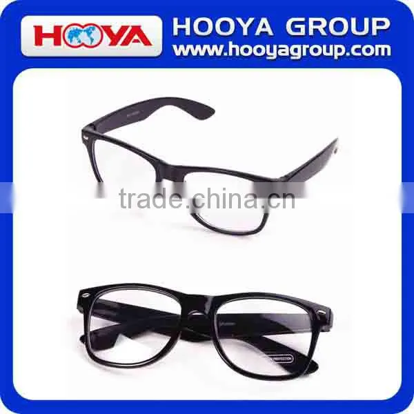 Round Flat Sunglasses with Black and Transparent Lenses
