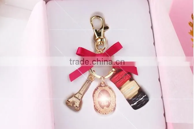 high quanlity fashion key chain boutique in Paris, France Eiffel Tower cake influx of goods macarons metal keychain with box
