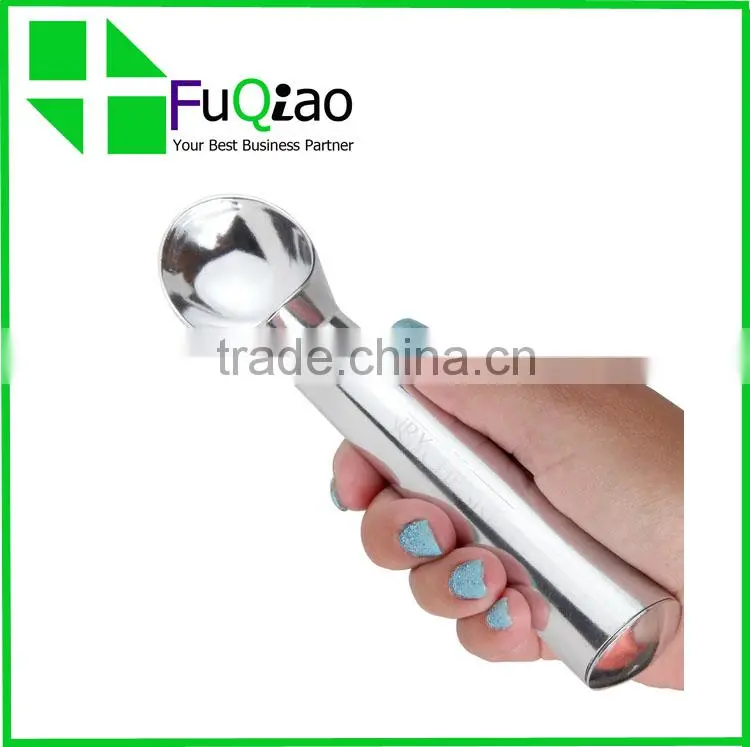 Most popular household metal engraved ice cream scoop with color handle