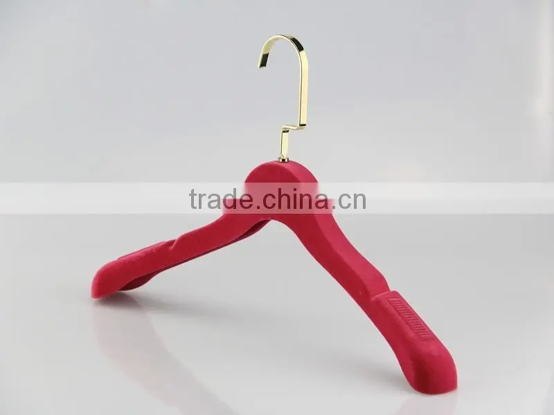 durable hook red anti-slip plastic clothes hanger