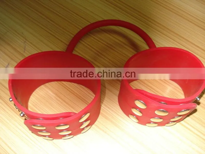 2016 Food grade silicone black and sex toy handcuff for women and man