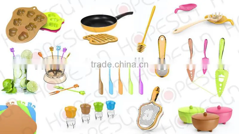 Squirrel-and-pinecone transparent jam spatula