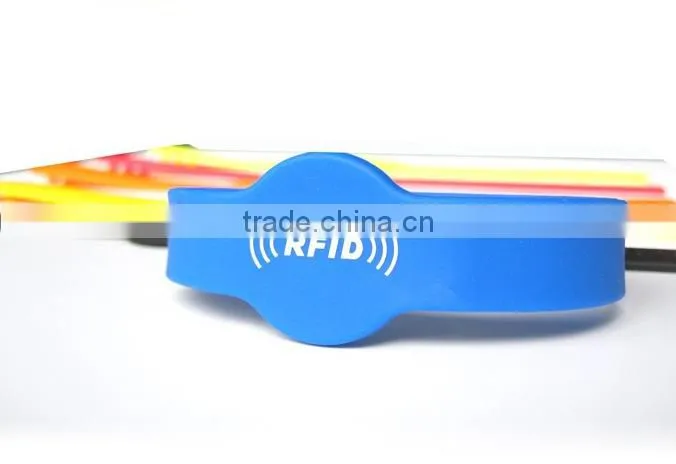 Waterproof NFC 13.56 MHz silicone rfid wristband bracelet with QR code for swimming pool