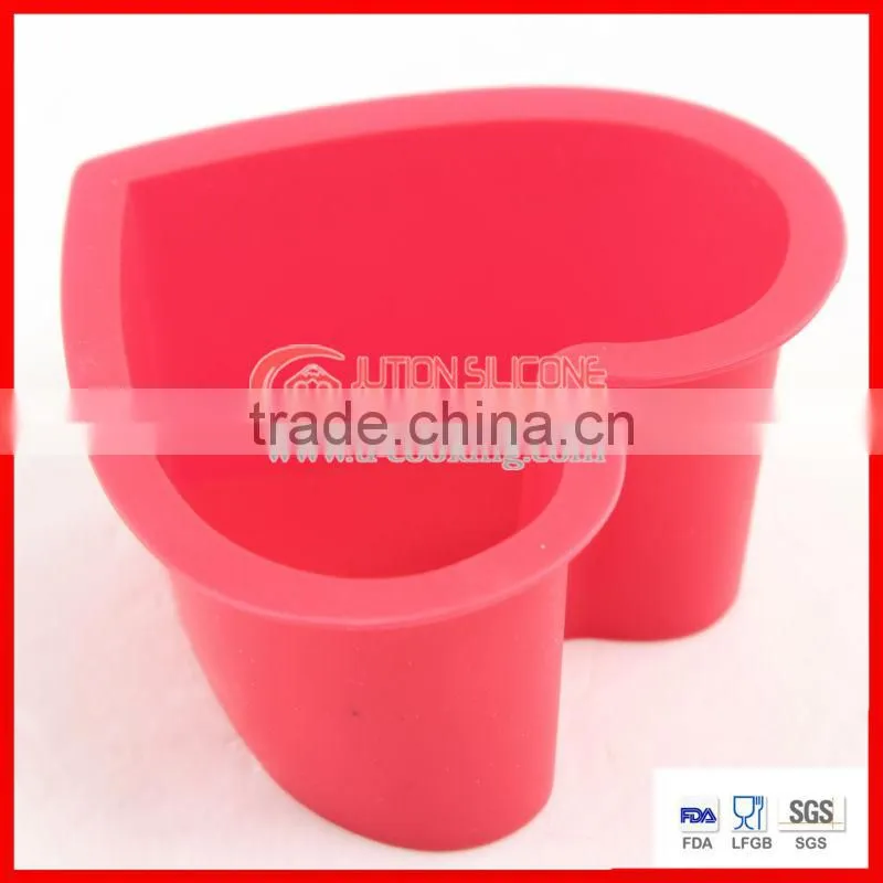2013 nice design pliable silicone cake mold