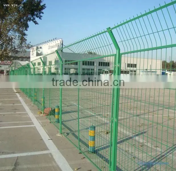 Single Extension Arm Chain Link Fence