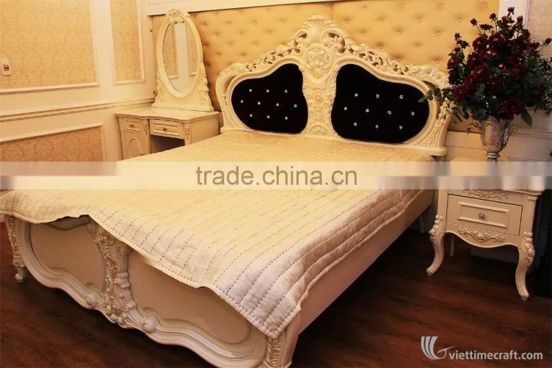 Hand embroidered blanket made from natural mulbery silk, rich proteiin, warm and breathable, 100% handmade in Vietnam