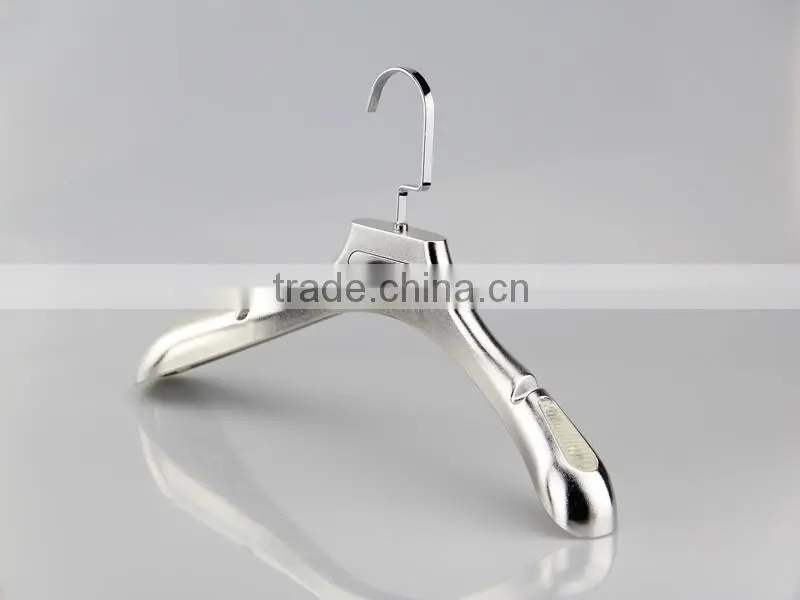 all kinds of color electronic plated hanger with anti-slip rubber for clothes