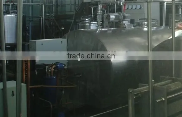 Sanitary refrigerated dairy milk cooling tank