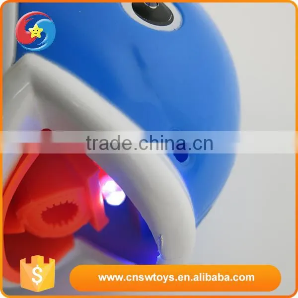 Wholesale led light up dolphin animal plastic soap bubble toys for kids
