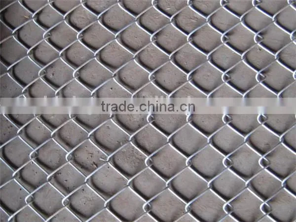 Automated heavy duty chain link fence making machine
