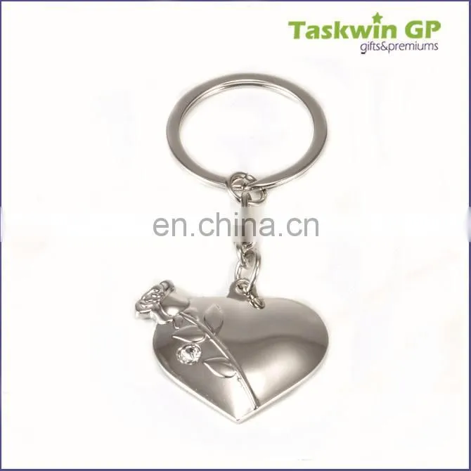 newest custom design zinc alloy making Rhinestones metal keychain in luxury style