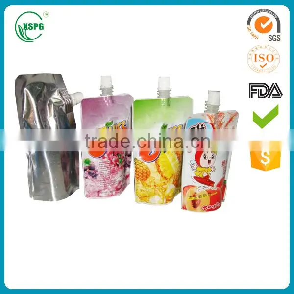 Spout pouch with bottom gusset with middle spout