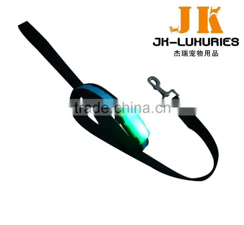 Nyon LED pet collar light