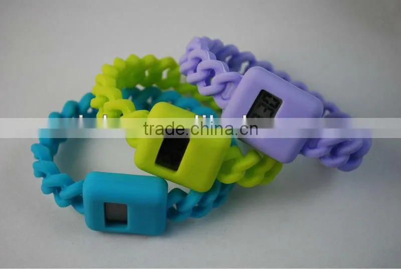 2013 hot selling new digital watch 2013