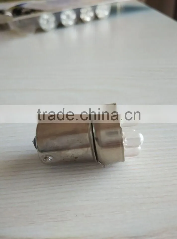 Auto/traffic light bulb white light halogen single end