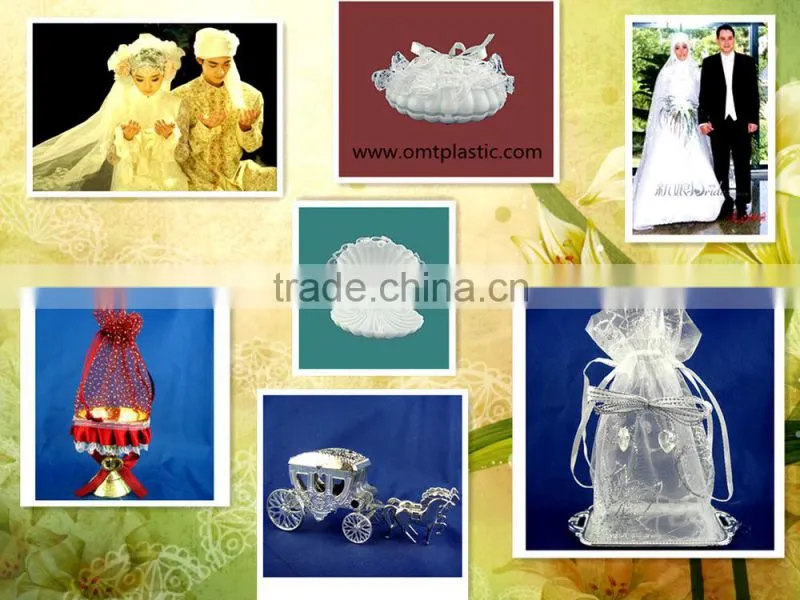 OEM and ODM round plastic candy packaging gift box for wedding
