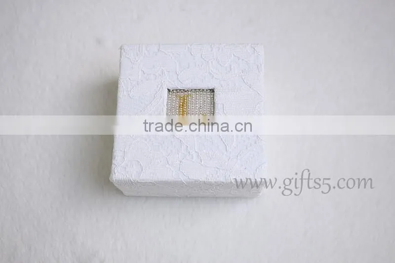 Elegant unique cardboard jewelry gift boxes with beaded name plate of L
