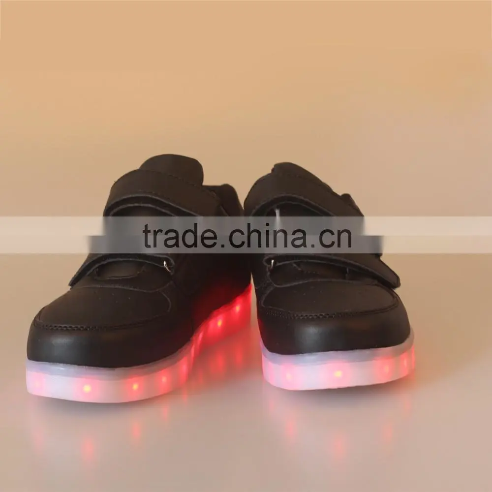 Wholesale Fashion white/black LED light up shoes/luminous LED light running shoes