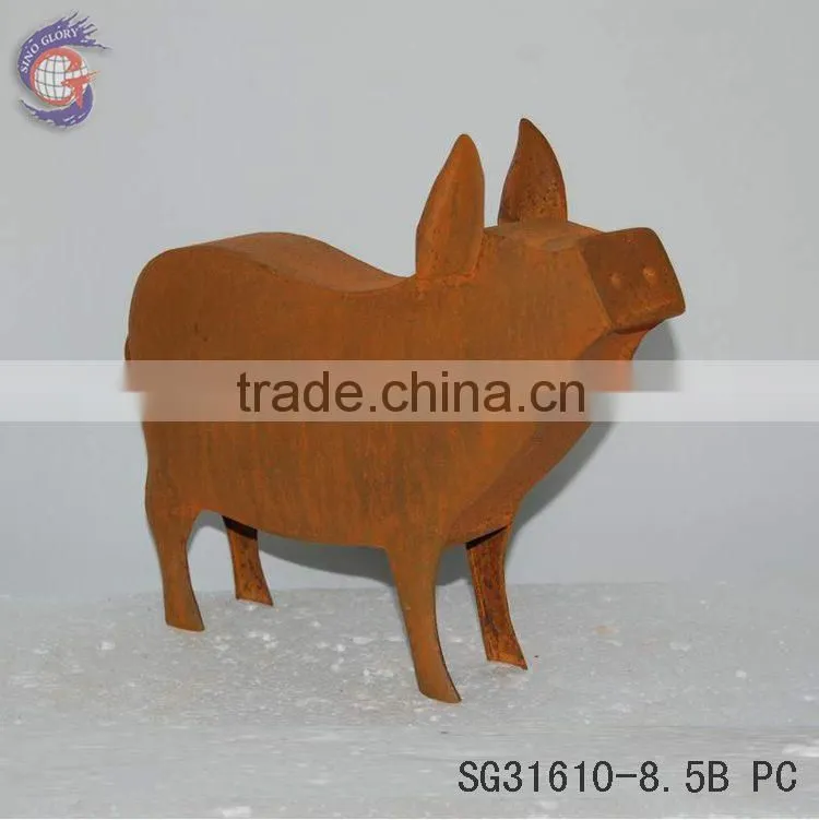 Metal animal ornaments of rusty pig for home decor