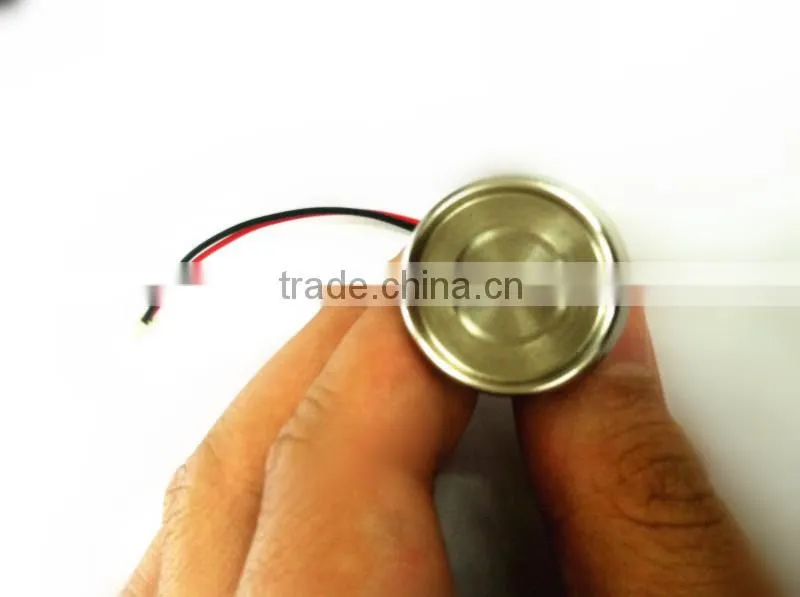 Solid metal read/write panel-mount probe with magnetic