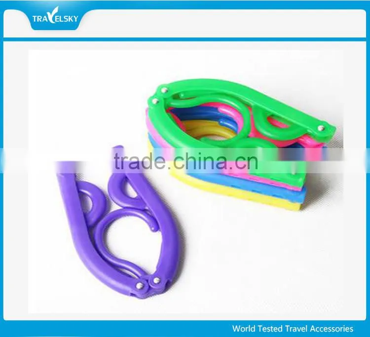 Lightweight travel foldable plastic clothes hanger