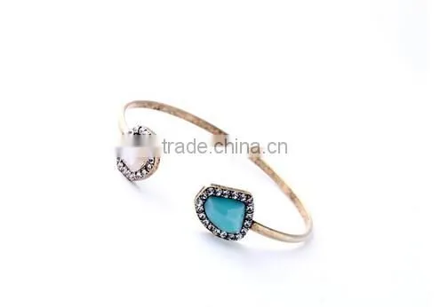 >< NEW Fashion Geometric Resin rhinestone Cuff Bracelets/