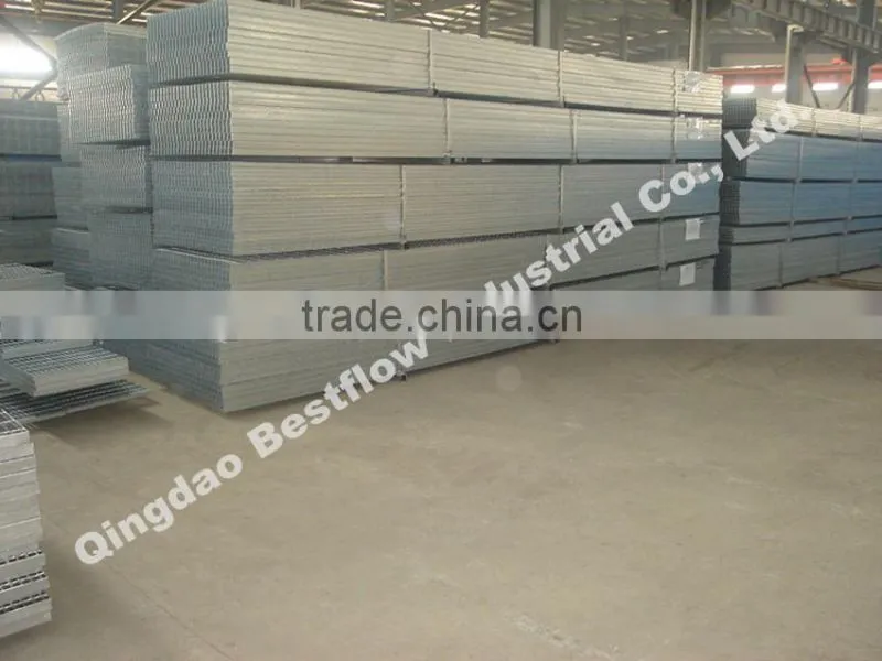 Galvanized steel grating