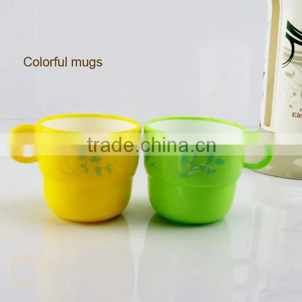 Hot sales promotional gift 4 pcs stackable plastic cup with dust-proof stand