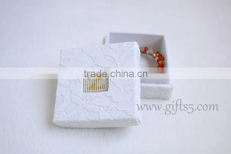 Fashion white wedding packaging box for jewelry with beaded name plate of Z