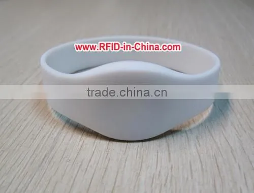 Nice Giveaway RFID Personalized Wristbands RFID NFC Silicone Wristbands for Festival Events