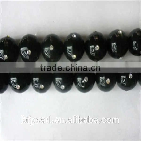Cheap Price of 8mm Black Shell Pearls Beads with 4 Crystal Beads for Sale