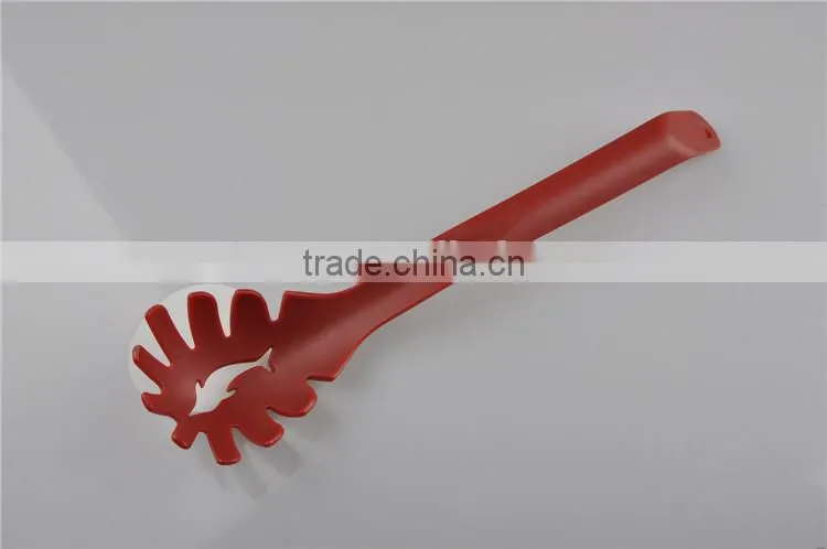 Standing kitchen utensils