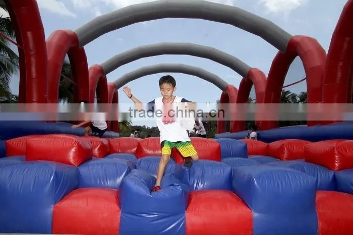 Outdoor red and blue giant adult inflatable obstacle course equipment