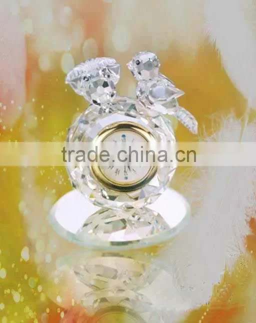 2016 fashionable lovely beautiful crystal clock