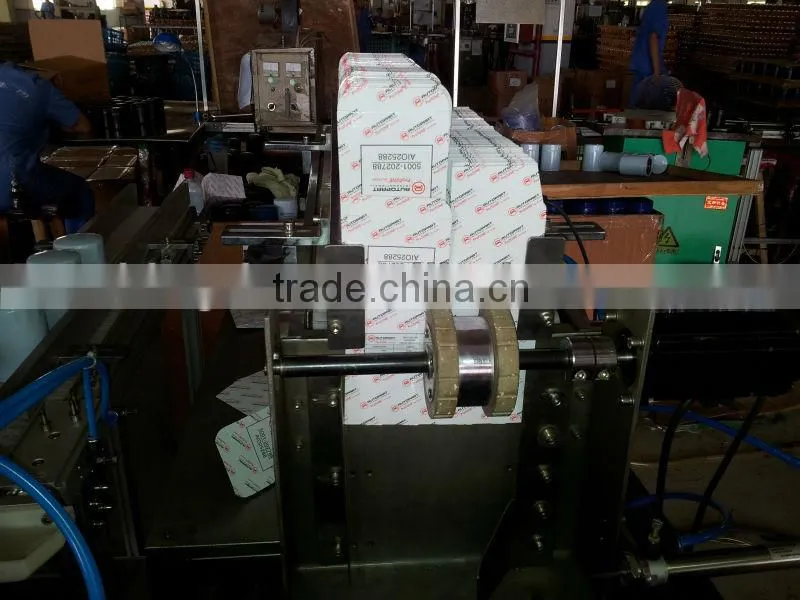 Fully automatic fasteners packing machine