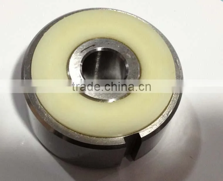 Lubricated one way bearing cam clutch for light duty application