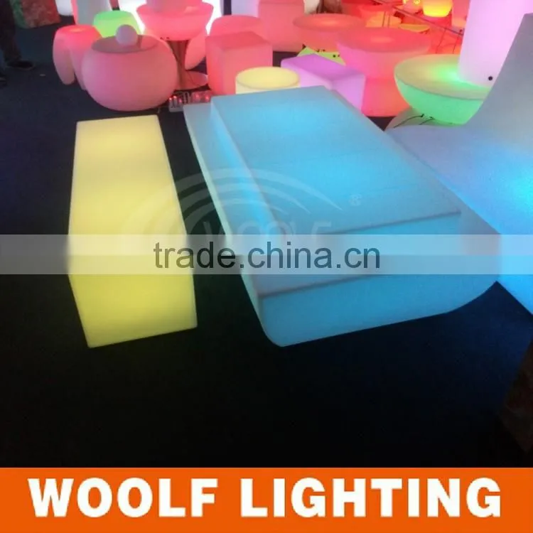 Cute CE and Rohs Compliant Smash Hit Party Events Nightclub Decorative LED Light Up Cocktail Table Tea Table