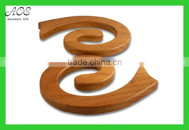 Snake shape hot wooden trivet