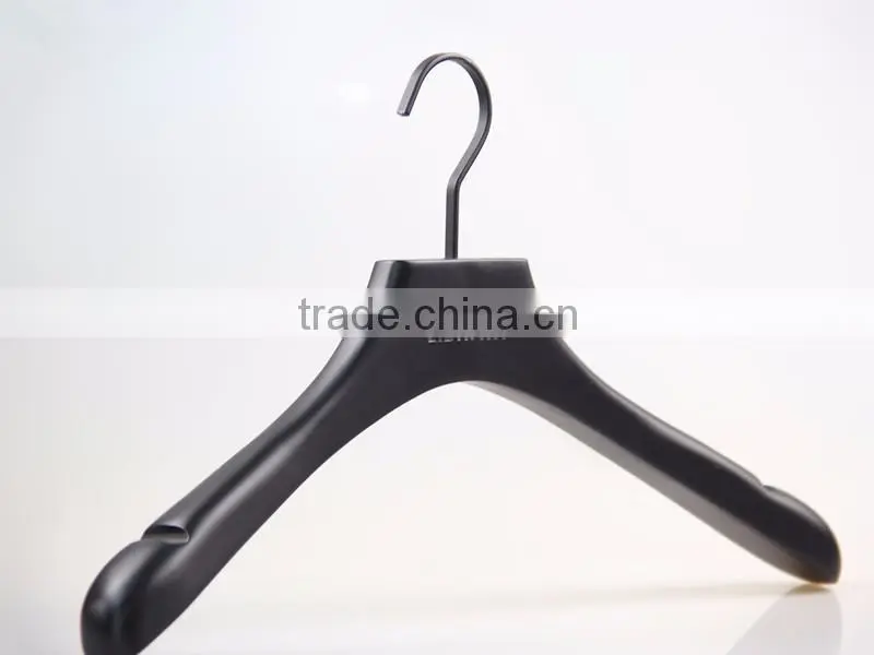 CY-652 Manufacturer Provide custom luxury wooden coat hanger with trouser clip