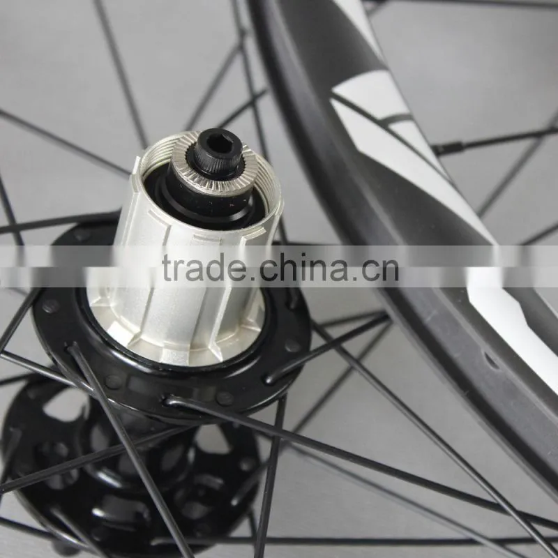 China carbon bike wheels clincher carbon wheels 28mm depth carbon wheels 28C-26ER