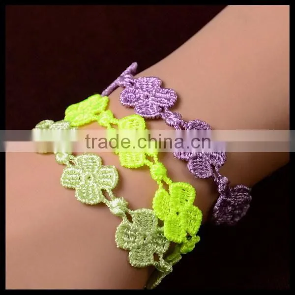 Trends in Italy : Friend lace Clover bracelet Handmade The New