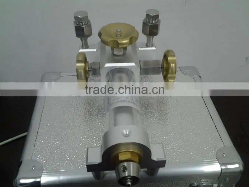 Portable pressure gauge calibration machine